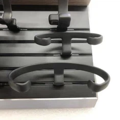 C-rings et oreillers noirs pour montre